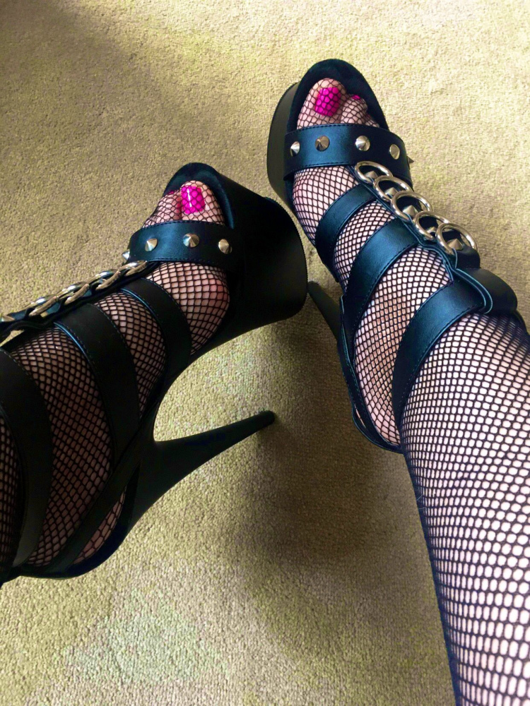 Photo Very high heels by THE MISTRESS ENVY