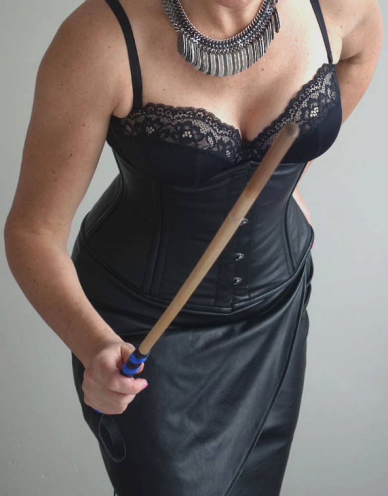 Do you crave submission?  Do you wish you had an authority figure in your life to keep you in check? von Louise Payn, Fitness Domme