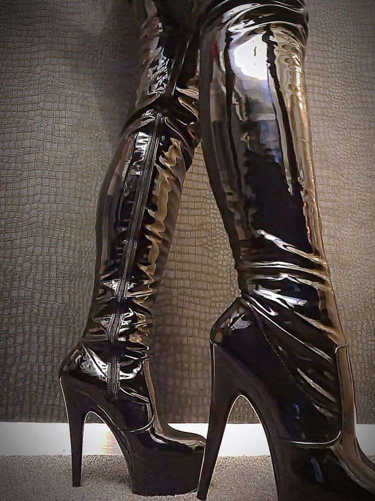 Worship my boots by Mistress Ruby 666 | Dommeline