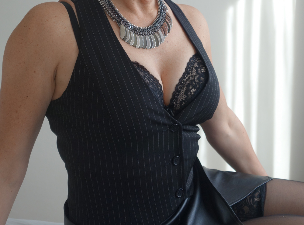 Photo Louise Payn, classy mature Domme, confident, ready to guide you on your submissive journey. by