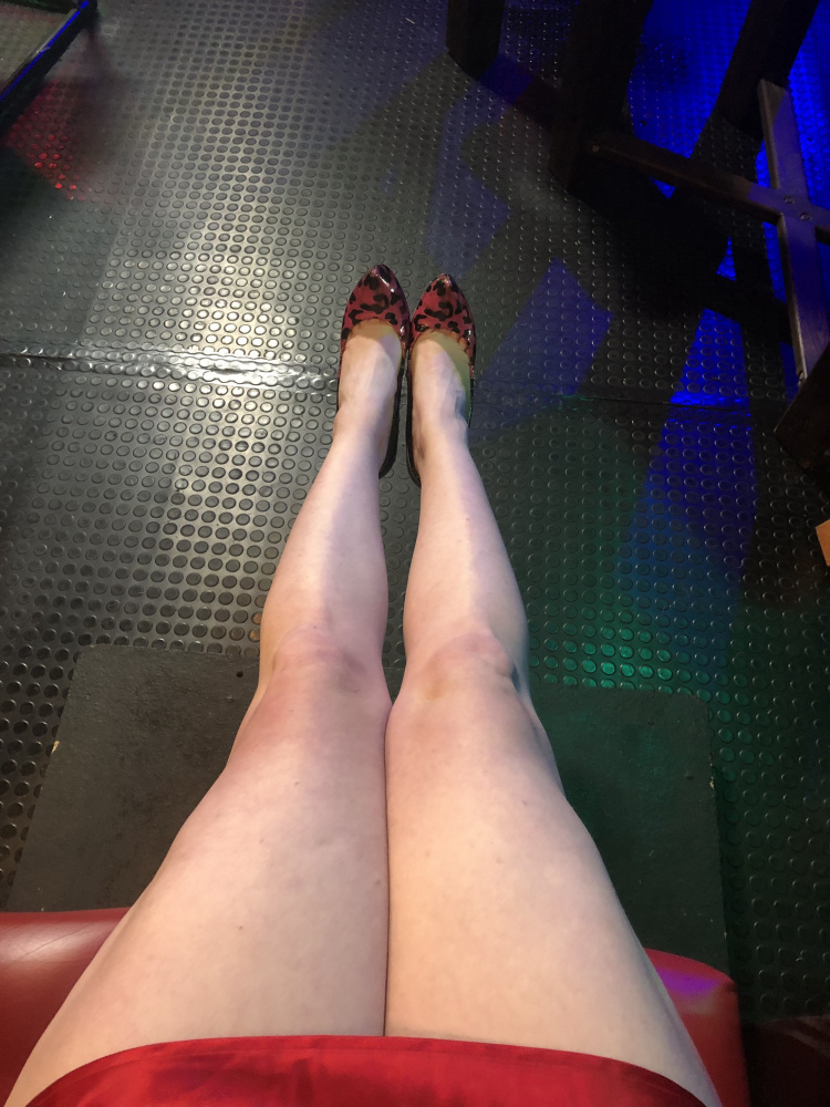 Worship My beautiful legs von Mistress Satine